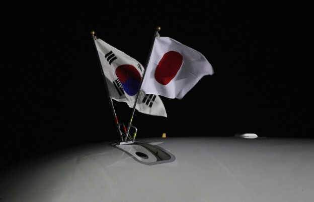 South Korean (L) and Japanese national flags fly on an airplane carrying Japanese Prime Minister Yoshihiko Noda upon his arrival at a military airport in Seongnam