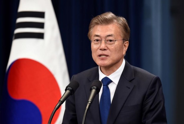 South Korea's new President Moon Jae-In speaks during a press conference at the presidential Blue House in Seoul on May 10, 2017. REUTERS/Jung Yeon-Je/Pool - RTS15XZ7