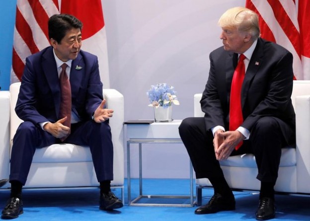 Japanese Prime Minister Shinzo Abe talks with U.S. President Donald Trump during the bilateral meeting at the G20 leaders summit in Hamburg, Germany July 8, 2017. REUTERS/Carlos Barria - RTX3AMJZ