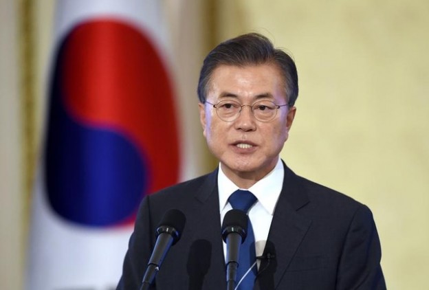 South Korean President Moon Jae-In speaks during a press conference marking his first 100 days in office at the presidential house in Seoul on August 17, 2017. REUTERS/JUNG Yeon-Je/Pool - RC122EF00360