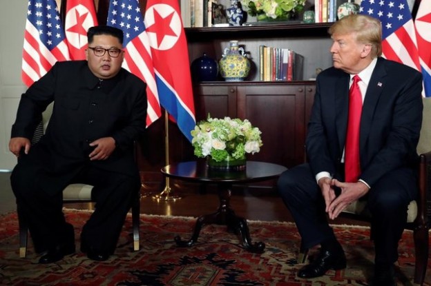 U.S. President Donald Trump and North Korea's leader Kim Jong Un meet in a one-on-one bilateral session at the start of their summit at the Capella Hotel on the resort island of Sentosa, Singapore June 12, 2018. Picture taken June 12, 2018. REUTERS/Jonathan Ernst - RC16E726BBE0