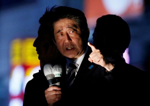 Japan's Prime Minister Shinzo Abe, leader of the Liberal Democratic Party, speaks at an election campaign rally in Tokyo, Japan October 18, 2017. REUTERS/Toru Hanai TPX IMAGES OF THE DAY - RC12A0D83EF0