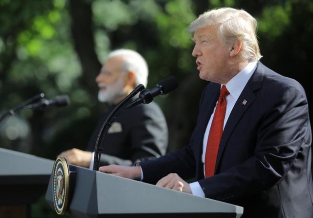 U.S. President Donald Trump (R) holds a joint news conference with Indian Prime Minister Narendra Modi in the Rose Garden of the White House in Washington, U.S., June 26, 2017. REUTERS/Carlos Barria - HP1ED6Q1OGX30