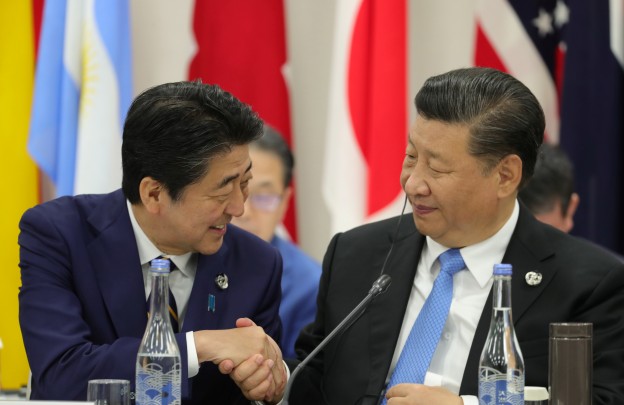 Japan's Prime Minister Shinzo Abe shakes hands with China’s President Xi Jinping during the G20 summit in Osaka, Japan June 28, 2019. Sputnik/Mikhail Klimentyev/Kremlin via REUTERS  ATTENTION EDITORS - THIS IMAGE WAS PROVIDED BY A THIRD PARTY. - RC1A5FC709D0